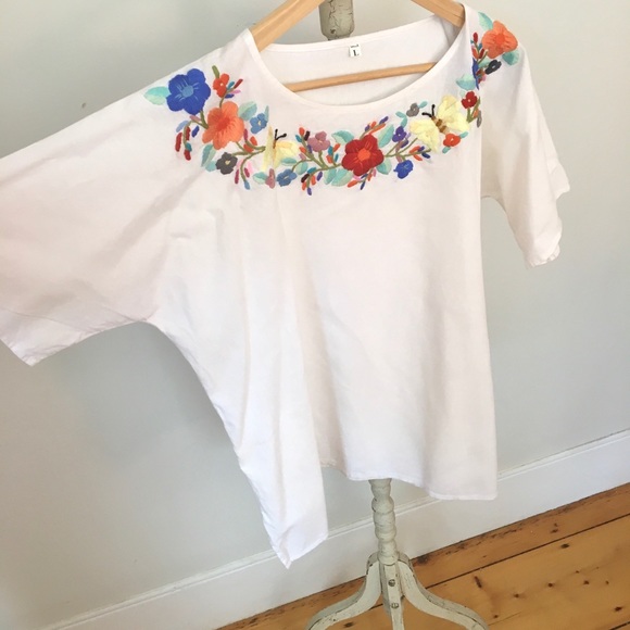 Vintage flower embroidered top - Picture 10 of 14